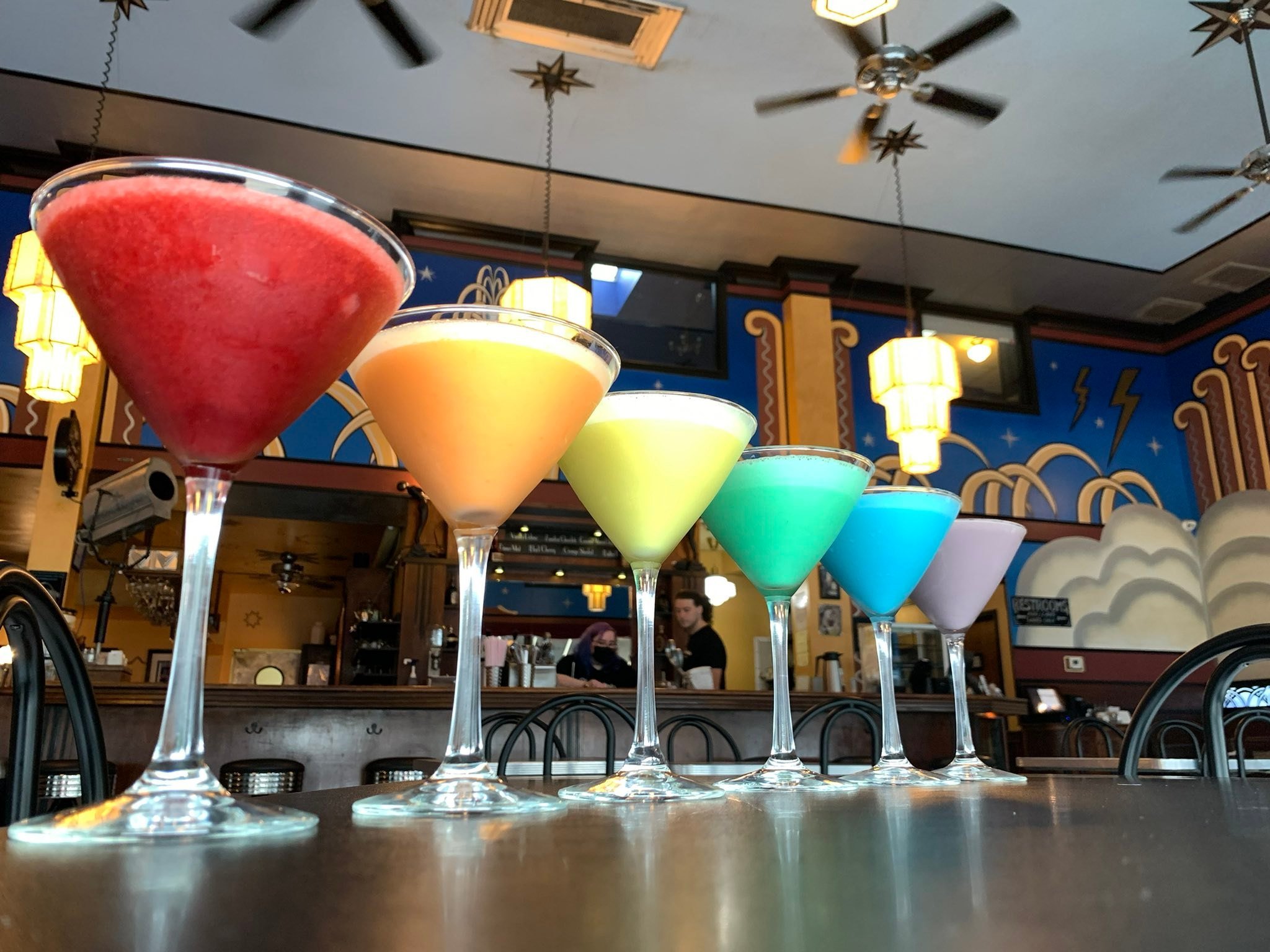 Eat and Drink at The Fountain on Locust to support Circus Harmony
